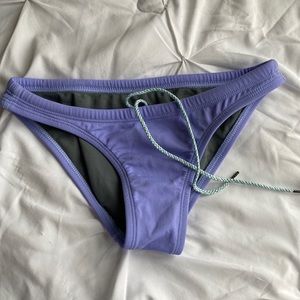 jolyn bali bikini bottom in xs lavender